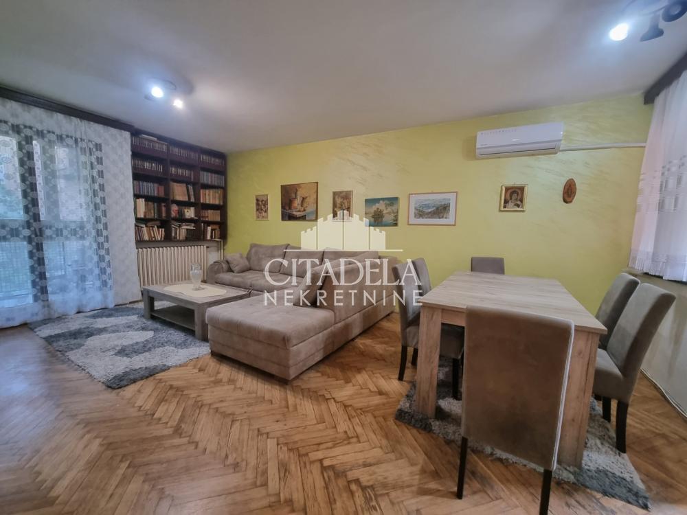 Stan na prodaju u Beogradu, Banovo brdo, dvoiposoban, 72m2, cena 210000 evra