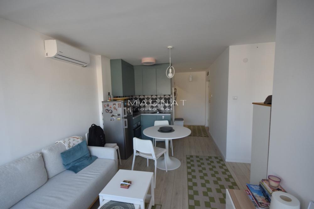 Stan na prodaju u Beogradu, Stari grad, jednoiposoban, 31m2, cena 175000 evra