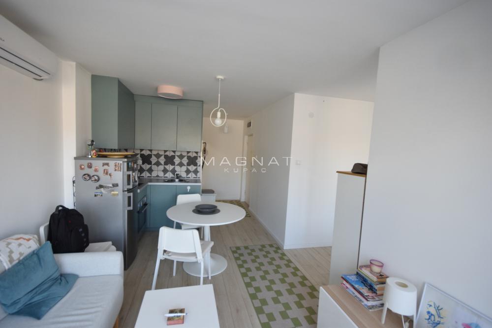 Stan na prodaju u Beogradu, Stari grad, jednoiposoban, 31m2, cena 175000 evra