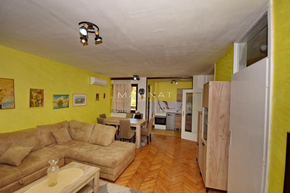 Stan na prodaju u Beogradu, Banovo brdo, dvoiposoban, 75m2, cena 210000 evra