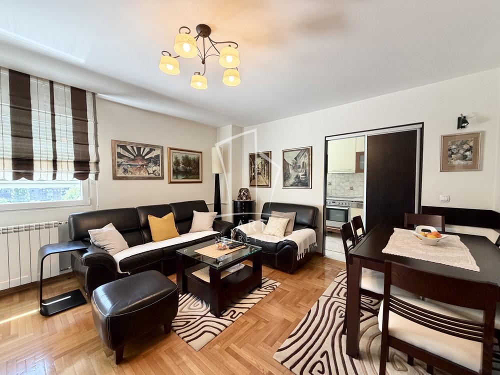 Stan na prodaju u Beogradu, Novi Beograd blok 28 (Potkovica), dvosoban, 57m2, cena 250000 evra