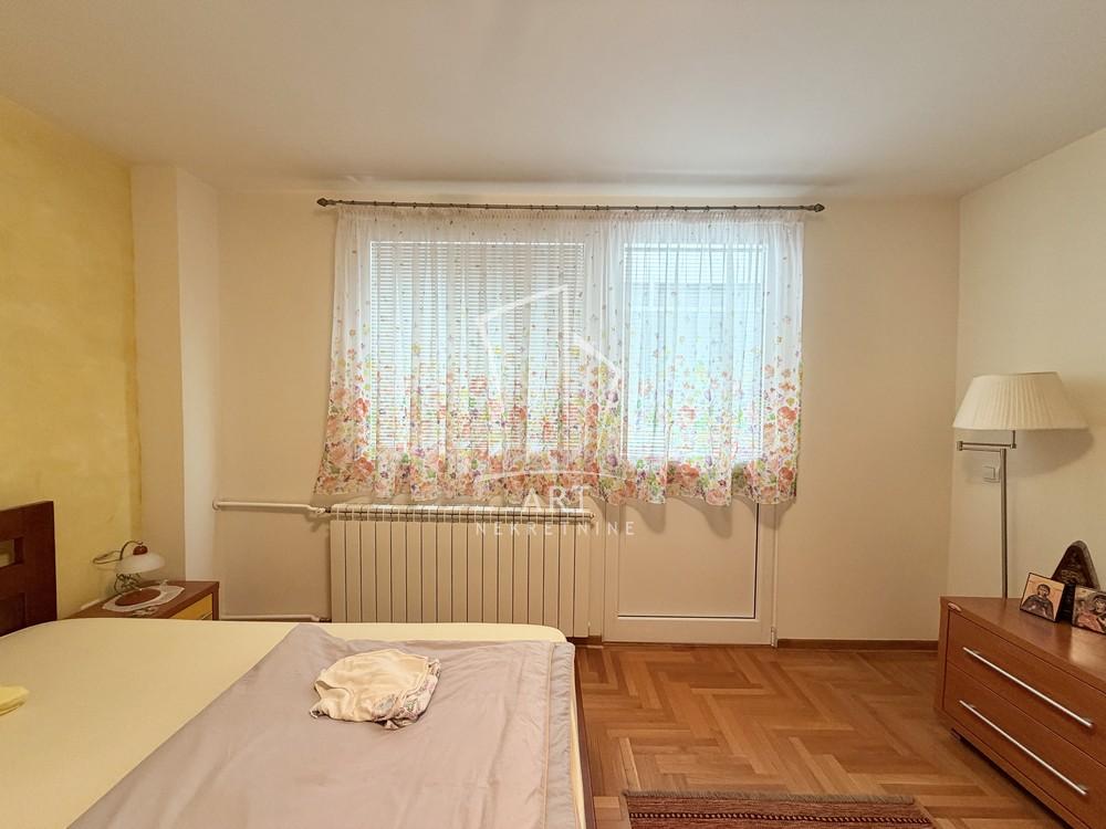 Stan na prodaju u Beogradu, Novi Beograd blok 28 (Potkovica), dvosoban, 57m2, cena 250000 evra