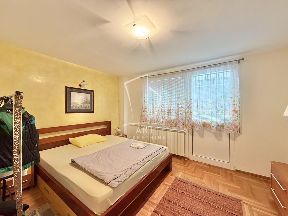 Stan na prodaju u Beogradu, Novi Beograd blok 28 (Potkovica), dvosoban, 57m2, cena 250000 evra