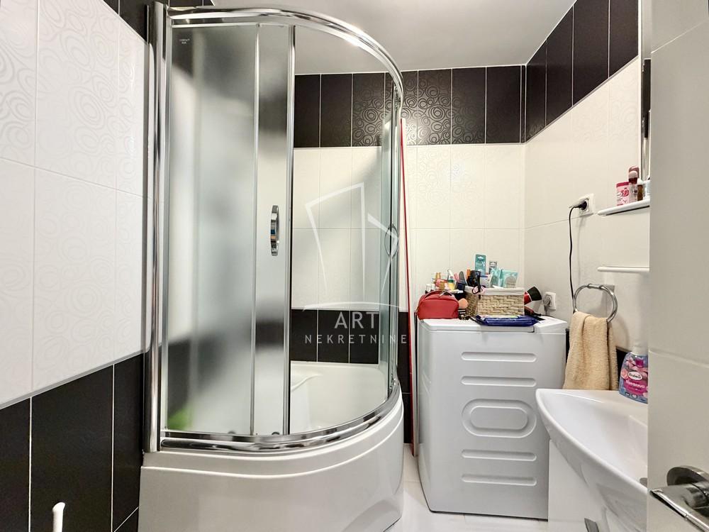 Stan na prodaju u Beogradu, Novi Beograd blok 28 (Potkovica), dvosoban, 57m2, cena 250000 evra