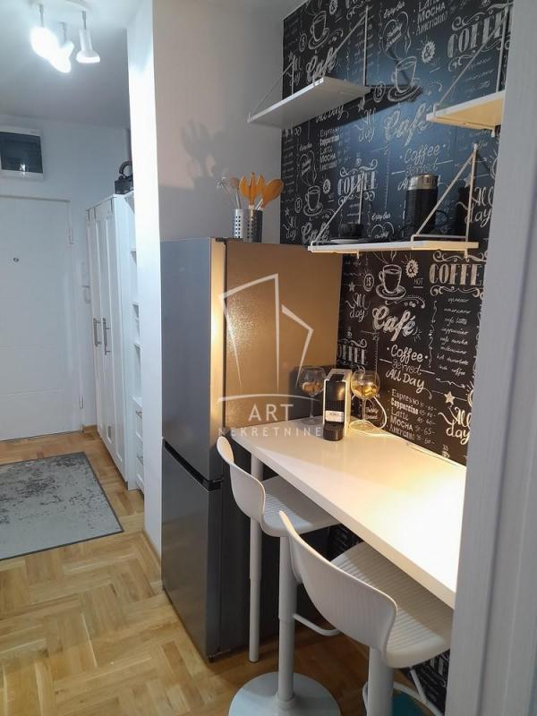Stan na prodaju u Beogradu, Novi Beograd, jednoiposoban, 45m2, cena 175000 evra