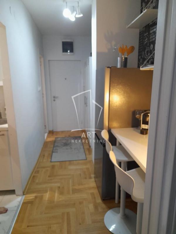 Stan na prodaju u Beogradu, Novi Beograd, jednoiposoban, 45m2, cena 175000 evra