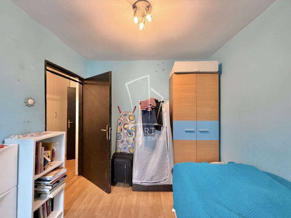 Stan na prodaju u Beogradu, Petlovo brdo, cetvorosoban, 105m2, cena 219900 evra