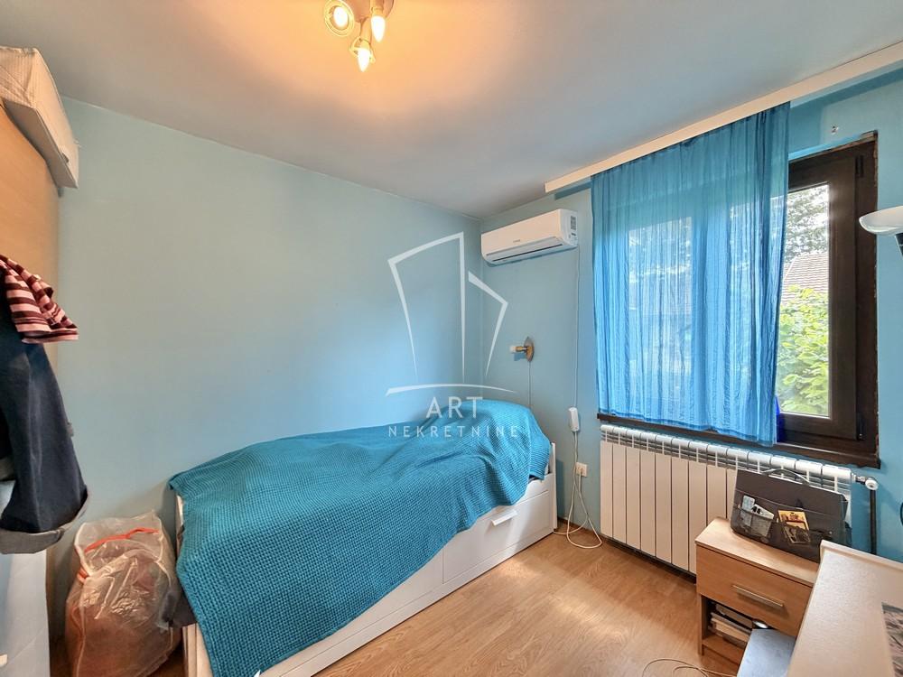 Stan na prodaju u Beogradu, Petlovo brdo, cetvorosoban, 105m2, cena 219900 evra