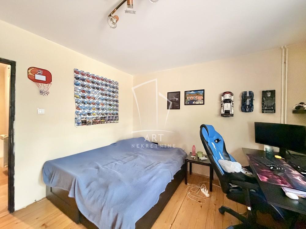 Stan na prodaju u Beogradu, Petlovo brdo, cetvorosoban, 105m2, cena 219900 evra
