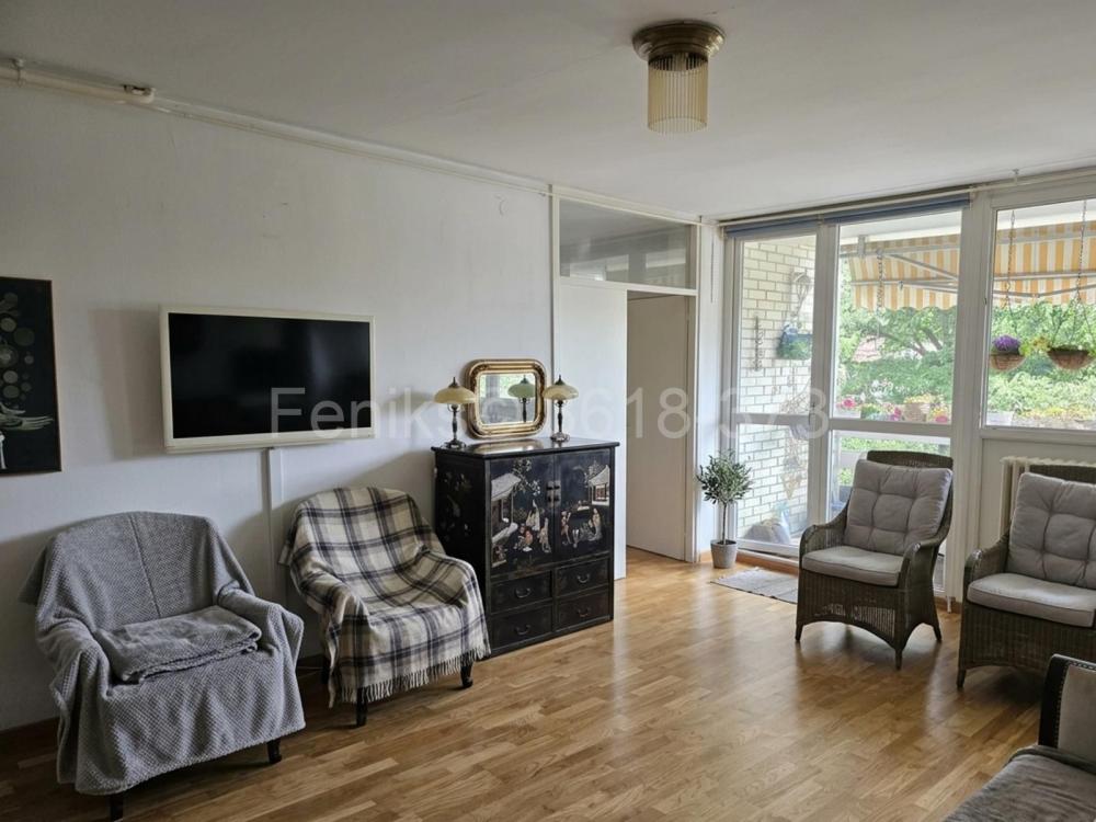 Stan na prodaju u Beogradu, Cvetkova pijaca, troiposoban, 92m2, cena 330000 evra