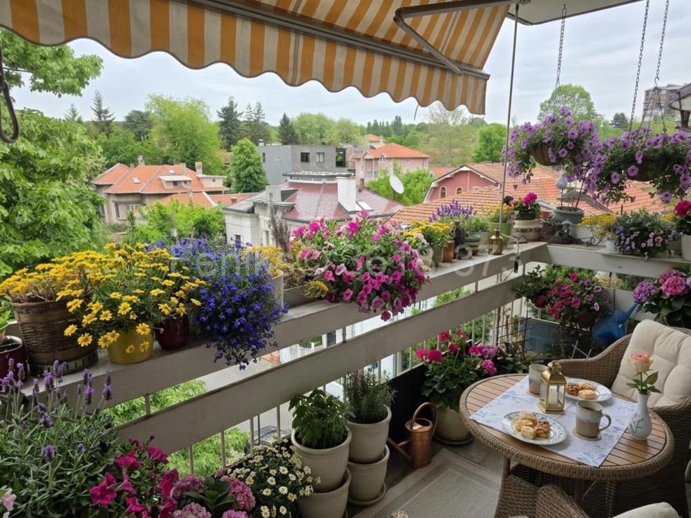 Stan na prodaju u Beogradu, Cvetkova pijaca, troiposoban, 92m2, cena 330000 evra