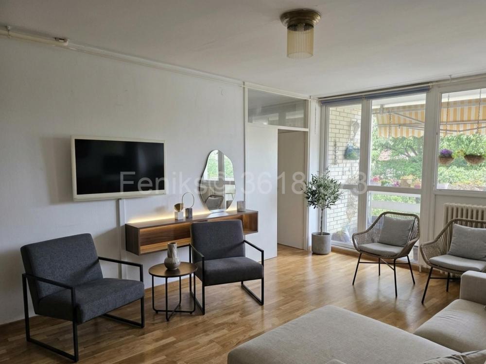 Stan na prodaju u Beogradu, Cvetkova pijaca, troiposoban, 92m2, cena 330000 evra