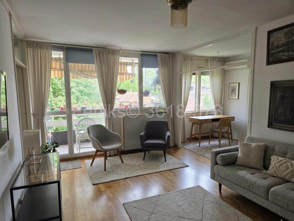 Stan na prodaju u Beogradu, Cvetkova pijaca, troiposoban, 92m2, cena 330000 evra