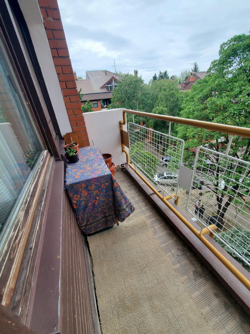 Stan na prodaju u Beogradu, Višnjička banja, dvosoban, 52m2, cena 159000 evra
