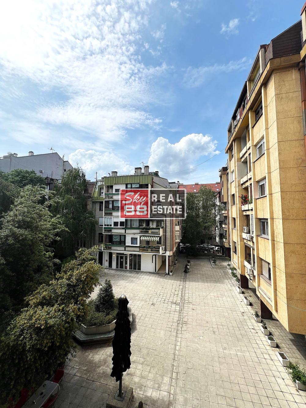 Stan na prodaju u Beogradu, Vračar, cetvorosoban, 76m2, cena 360000 evra
