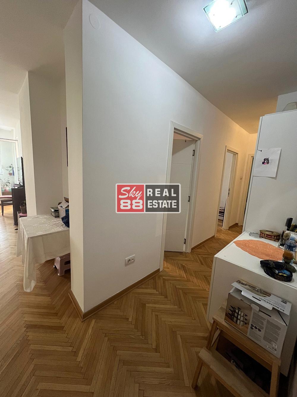 Stan na prodaju u Beogradu, Vračar, cetvorosoban, 76m2, cena 360000 evra