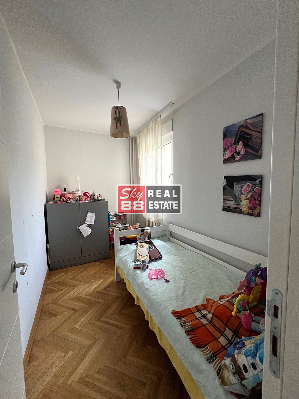 Stan na prodaju u Beogradu, Vračar, cetvorosoban, 76m2, cena 360000 evra