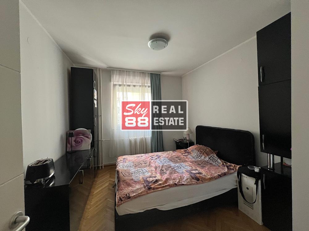 Stan na prodaju u Beogradu, Vračar, cetvorosoban, 76m2, cena 360000 evra