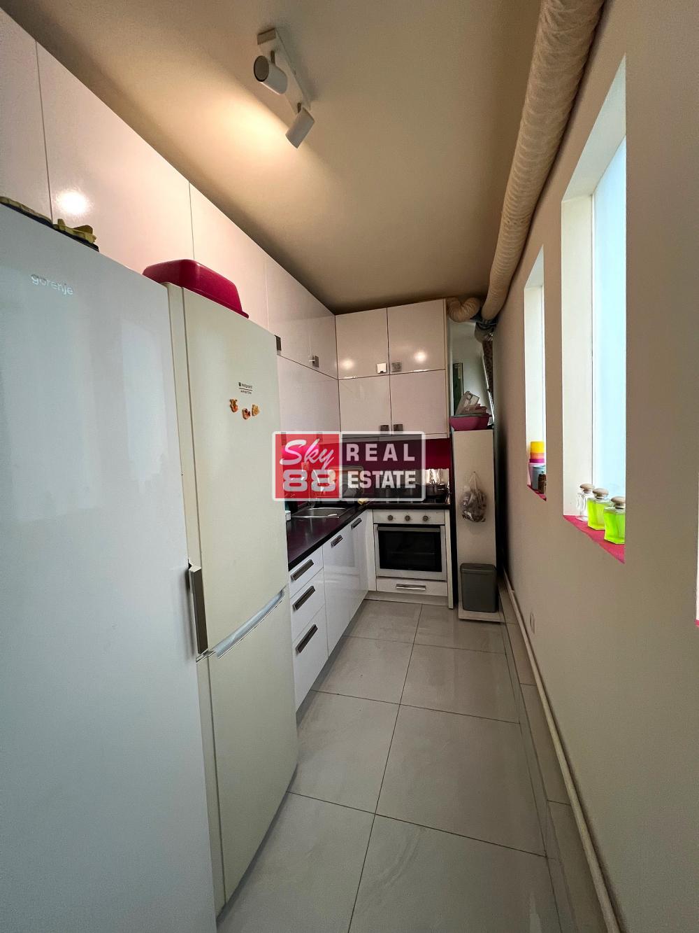 Stan na prodaju u Beogradu, Vračar, cetvorosoban, 76m2, cena 360000 evra