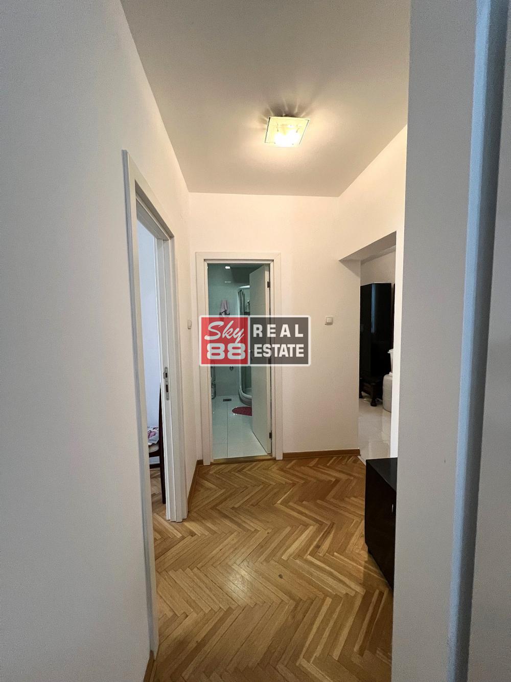 Stan na prodaju u Beogradu, Vračar, cetvorosoban, 76m2, cena 360000 evra