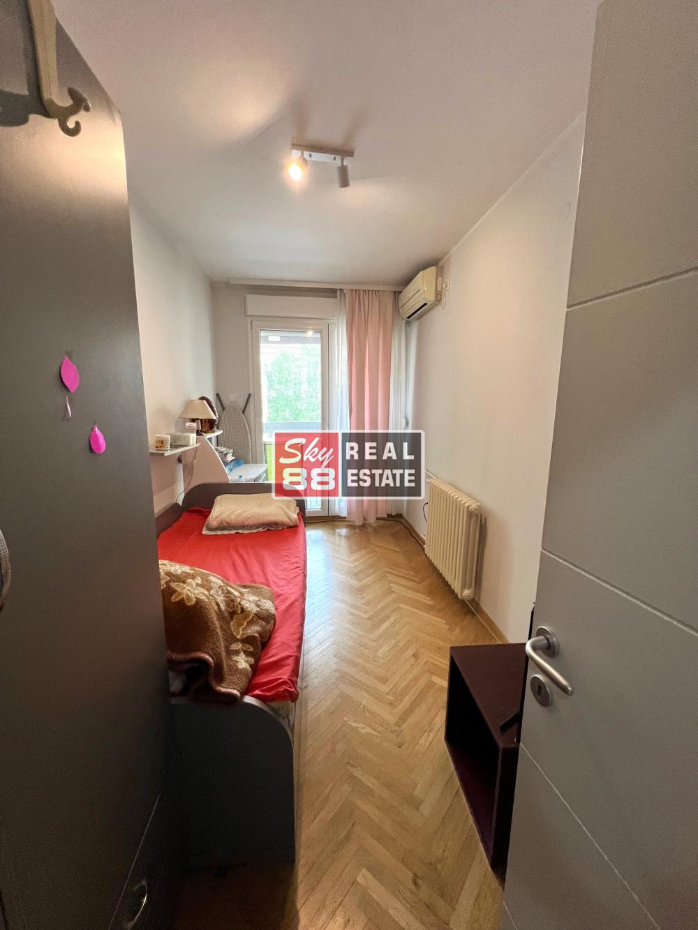 Stan na prodaju u Beogradu, Vračar, cetvorosoban, 76m2, cena 360000 evra