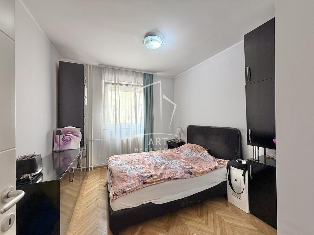 Stan na prodaju u Beogradu, Vračar, troiposoban, 76m2, cena 360000 evra