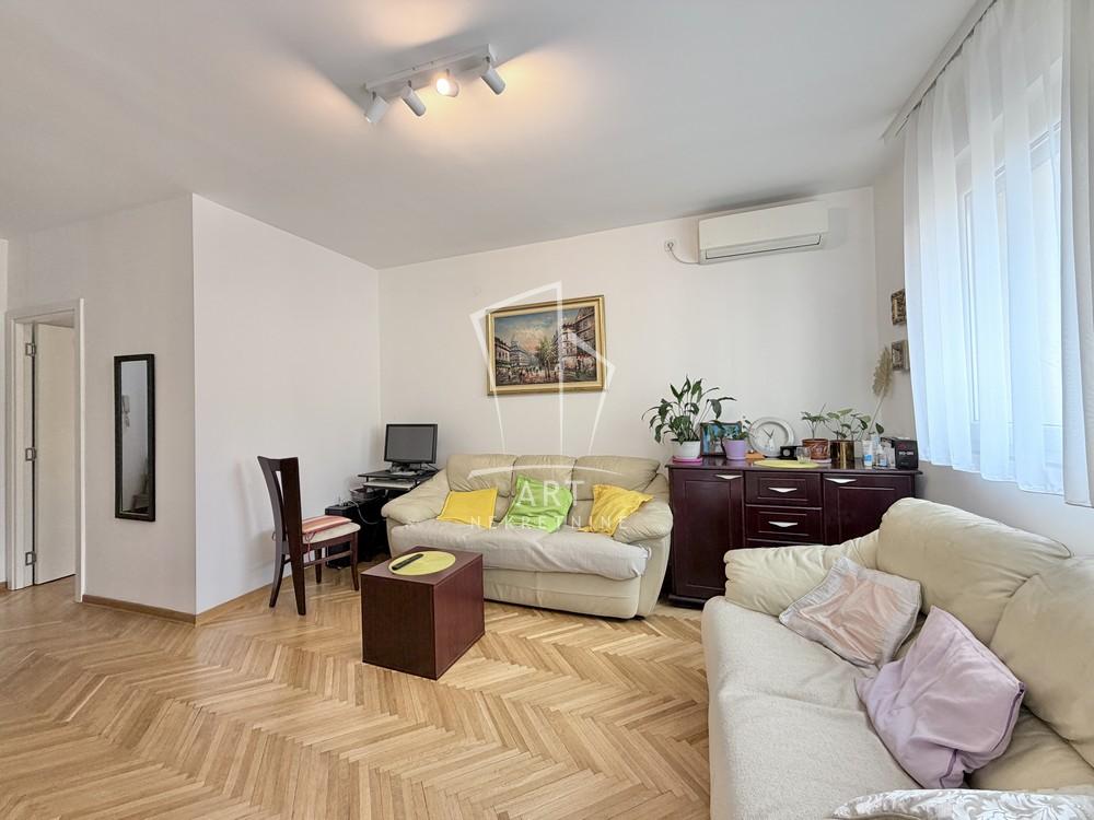 Stan na prodaju u Beogradu, Vračar, troiposoban, 76m2, cena 360000 evra