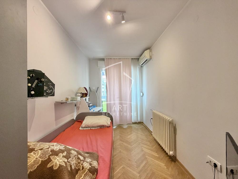 Stan na prodaju u Beogradu, Vračar, troiposoban, 76m2, cena 360000 evra