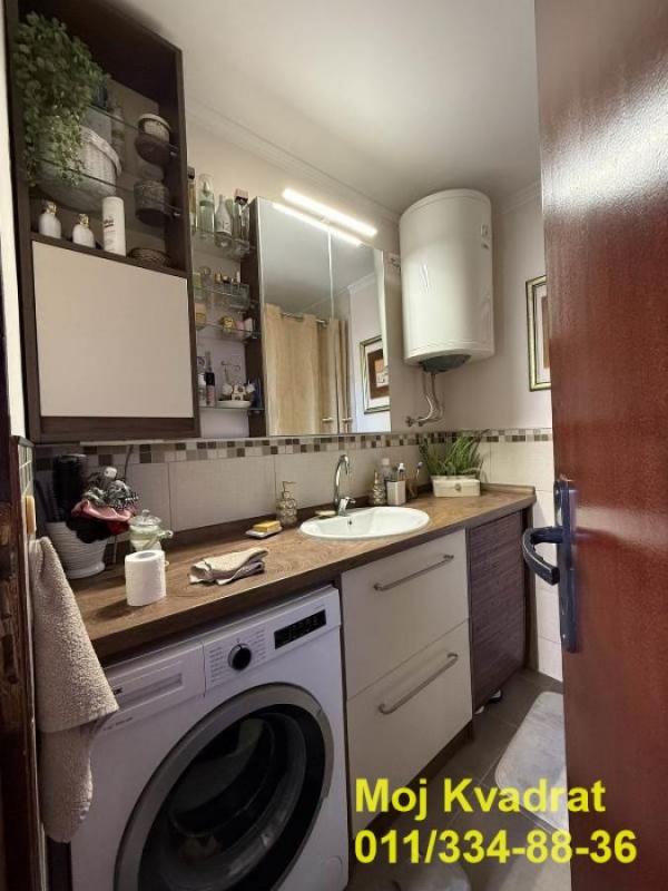 Stan na prodaju u Beogradu, Novi Beograd blok 62, dvoiposoban, 64m2, cena 230000 evra