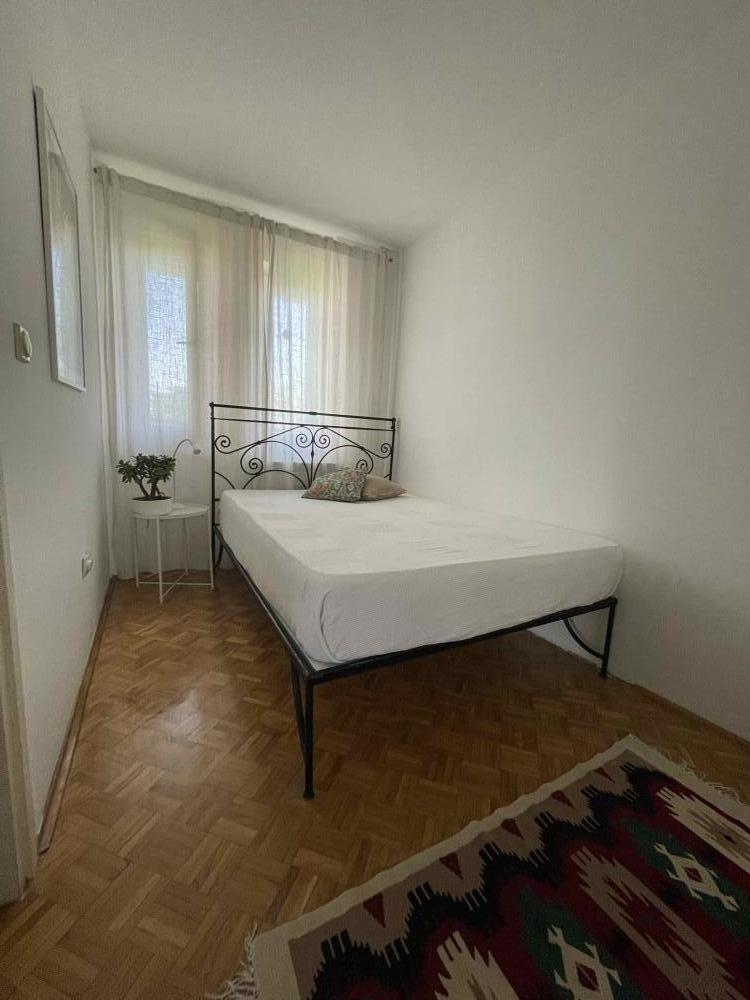 Stan na prodaju u Beogradu, Novi Beograd blok 11 (Hotel Jugoslavija), jednoiposoban, 48m2, cena 219900 evra