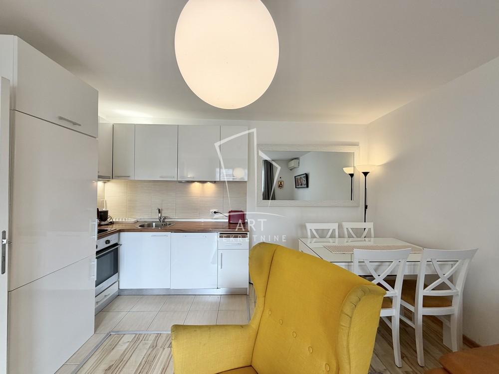 Stan na prodaju u Beogradu, Novi Beograd, dvoiposoban, 55m2, cena 219000 evra