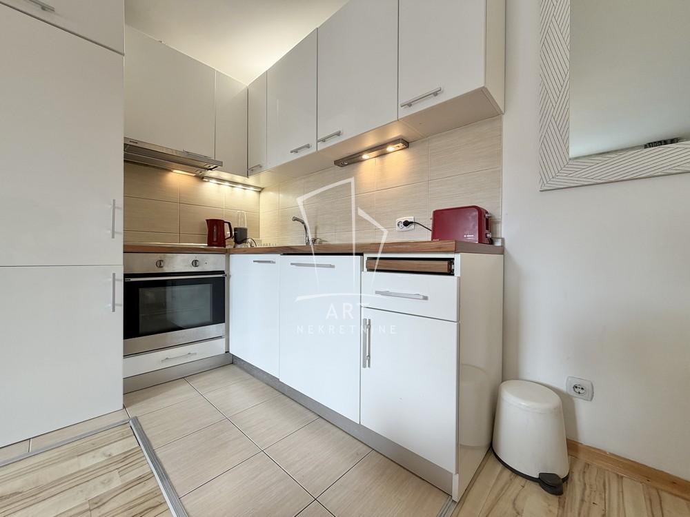 Stan na prodaju u Beogradu, Novi Beograd, dvoiposoban, 55m2, cena 219000 evra