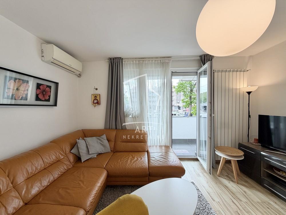 Stan na prodaju u Beogradu, Novi Beograd, dvoiposoban, 55m2, cena 219000 evra