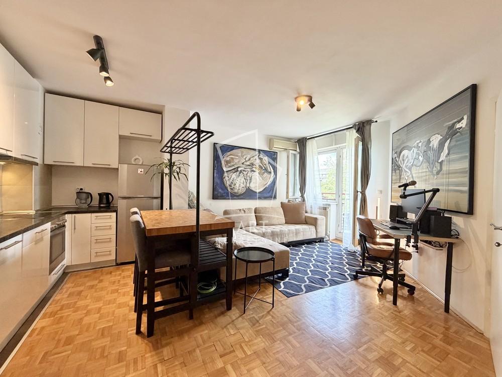 Stan na prodaju u Beogradu, Novi Beograd blok 11 (Hotel Jugoslavija), jednoiposoban, 48m2, cena 219900 evra