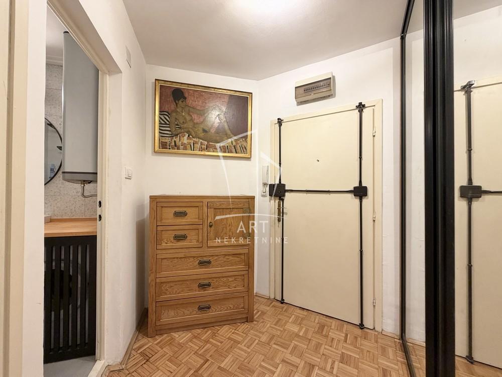 Stan na prodaju u Beogradu, Novi Beograd blok 11 (Hotel Jugoslavija), jednoiposoban, 48m2, cena 219900 evra