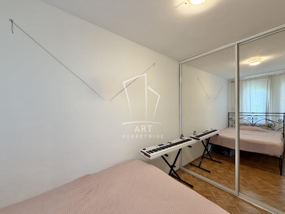 Stan na prodaju u Beogradu, Novi Beograd blok 11 (Hotel Jugoslavija), jednoiposoban, 48m2, cena 219900 evra