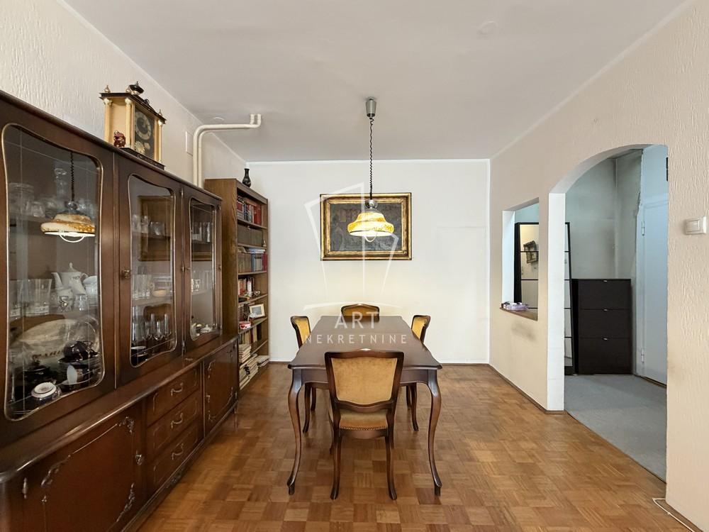 Stan na prodaju u Beogradu, Novi Beograd, dvoiposoban, 71m2, cena 272000 evra