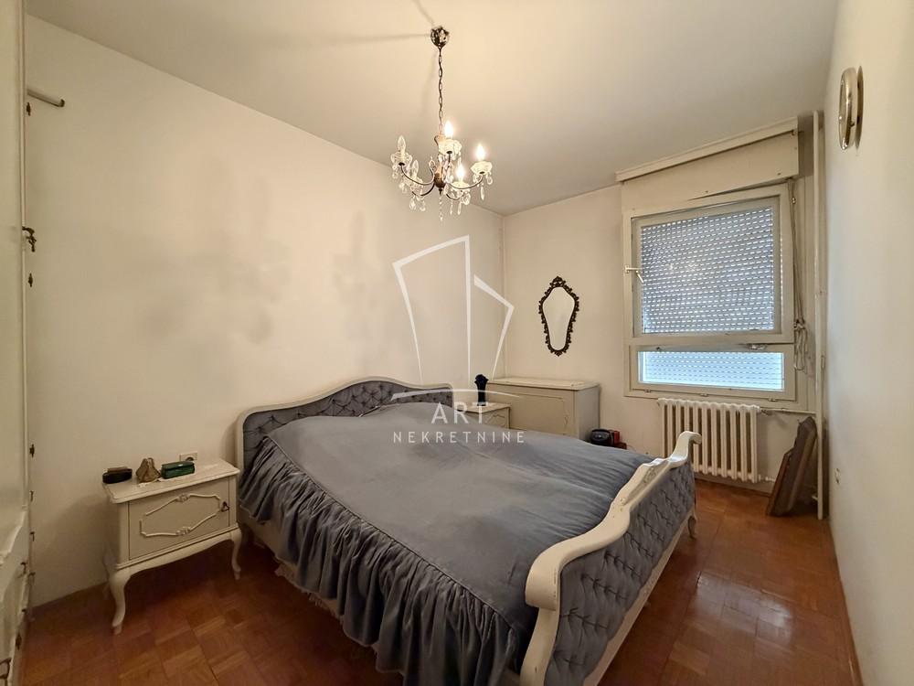 Stan na prodaju u Beogradu, Novi Beograd, dvoiposoban, 71m2, cena 272000 evra
