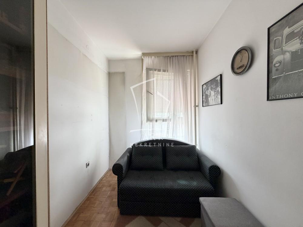 Stan na prodaju u Beogradu, Novi Beograd, dvoiposoban, 71m2, cena 272000 evra