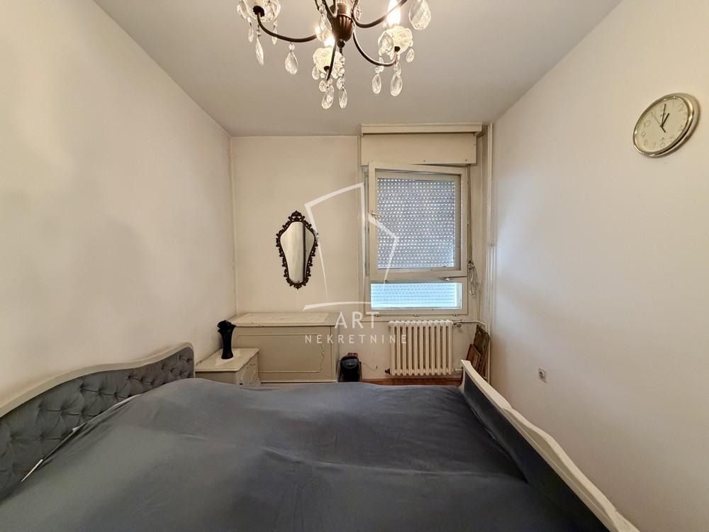 Stan na prodaju u Beogradu, Novi Beograd, dvoiposoban, 71m2, cena 272000 evra