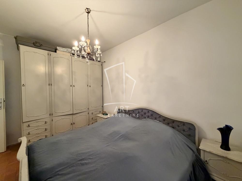 Stan na prodaju u Beogradu, Novi Beograd, dvoiposoban, 71m2, cena 272000 evra