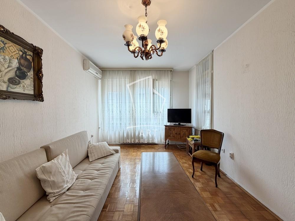 Stan na prodaju u Beogradu, Novi Beograd, dvoiposoban, 71m2, cena 272000 evra