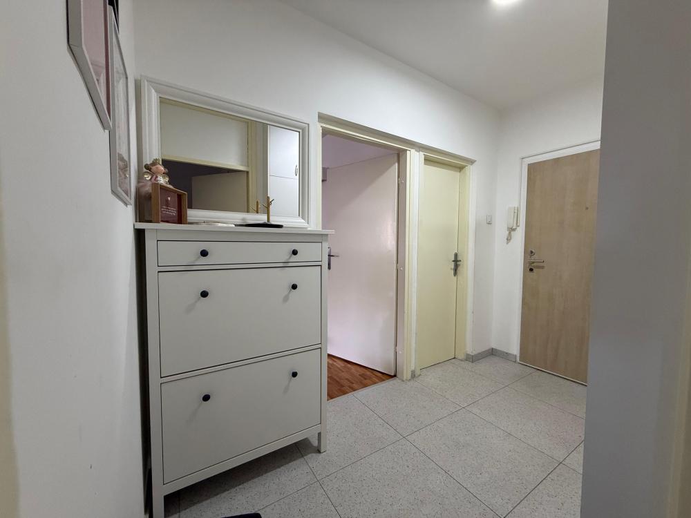 Stan na prodaju u Beogradu, Novi Beograd blok 70 (Kineski TC), jednoiposoban, 48m2, cena 198000 evra