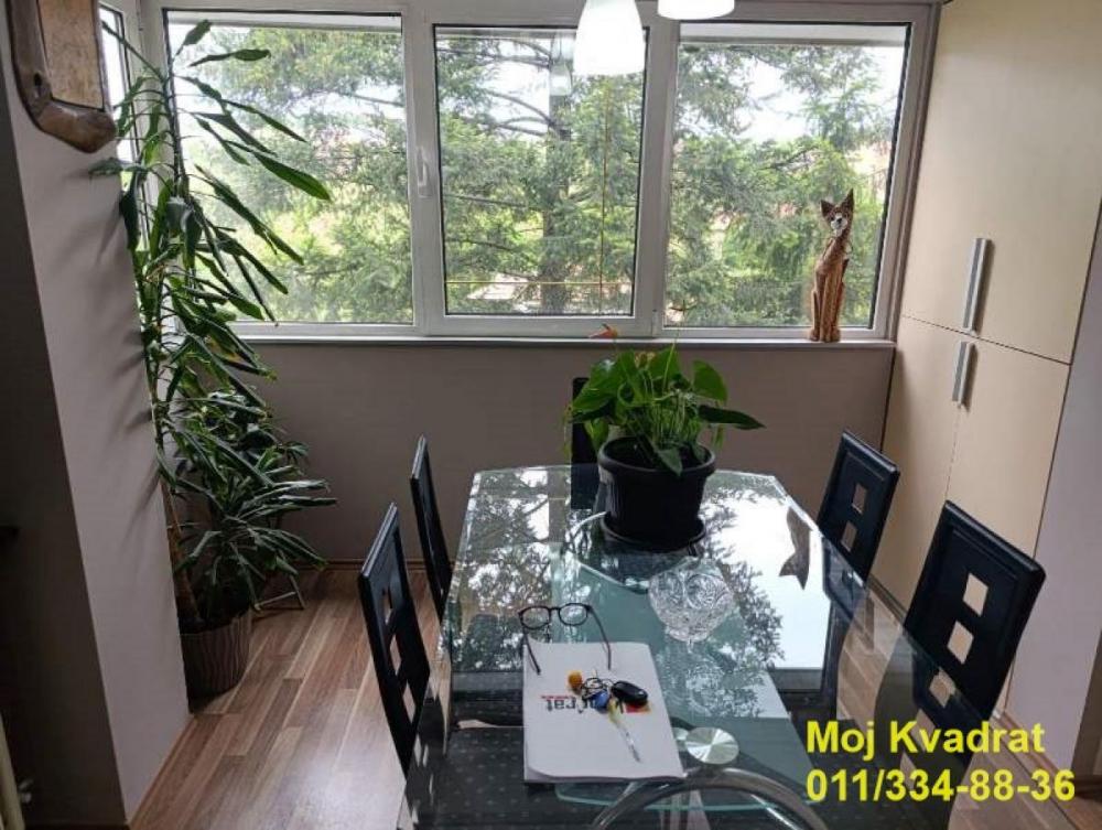 Stan na prodaju u Beogradu, Kanarevo brdo, dvoiposoban, 56m2, cena 155000 evra