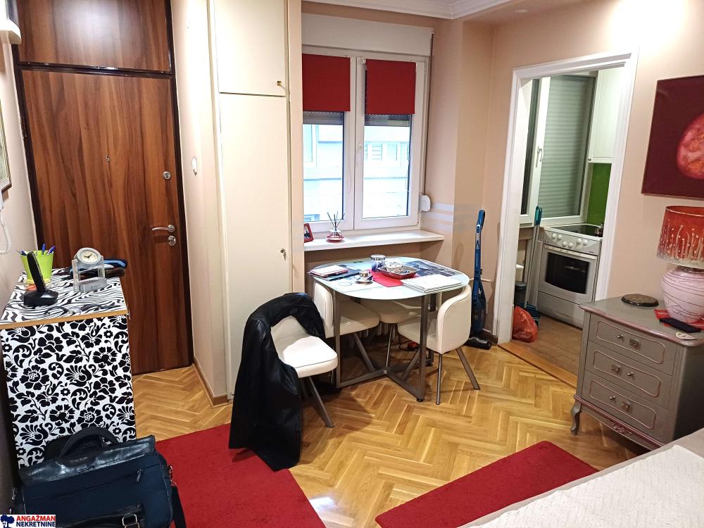 Stan na prodaju u Beogradu, Novi Beograd blok 23, jednoiposoban, 43m2, cena 195000 evra
