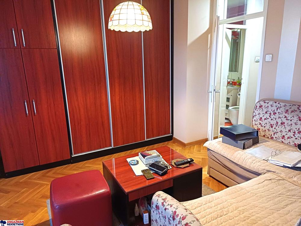Stan na prodaju u Beogradu, Novi Beograd blok 23, jednoiposoban, 43m2, cena 195000 evra