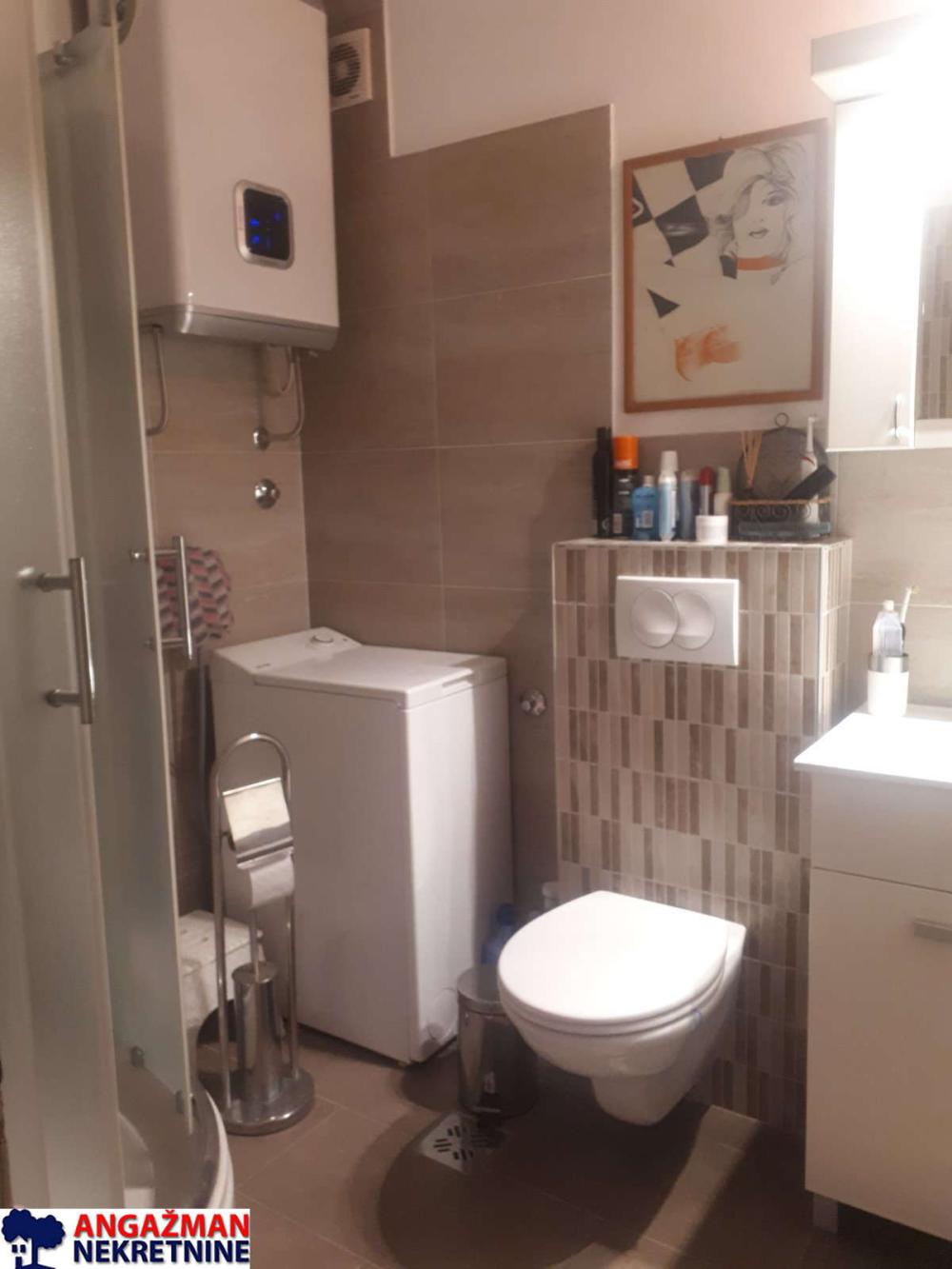 Stan na prodaju u Beogradu, Novi Beograd blok 30 (B92), dvosoban, 63m2, cena 245000 evra