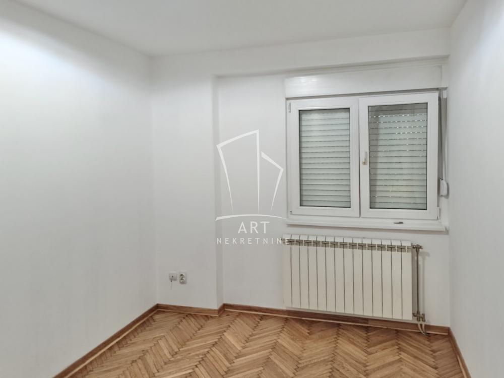 Stan na prodaju u Beogradu, Crveni Krst, dvoiposoban, 66m2, cena 228000 evra