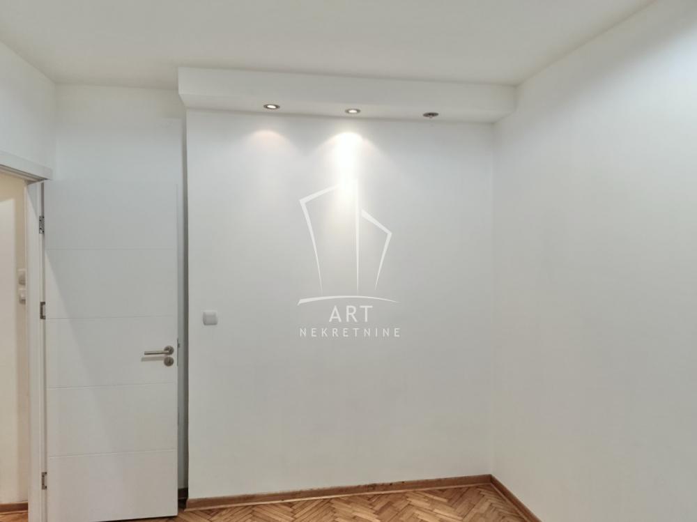 Stan na prodaju u Beogradu, Crveni Krst, dvoiposoban, 66m2, cena 228000 evra