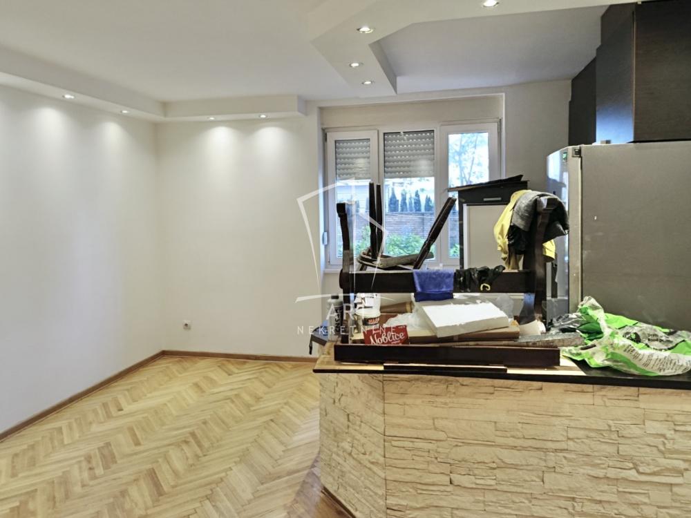 Stan na prodaju u Beogradu, Crveni Krst, dvoiposoban, 66m2, cena 228000 evra